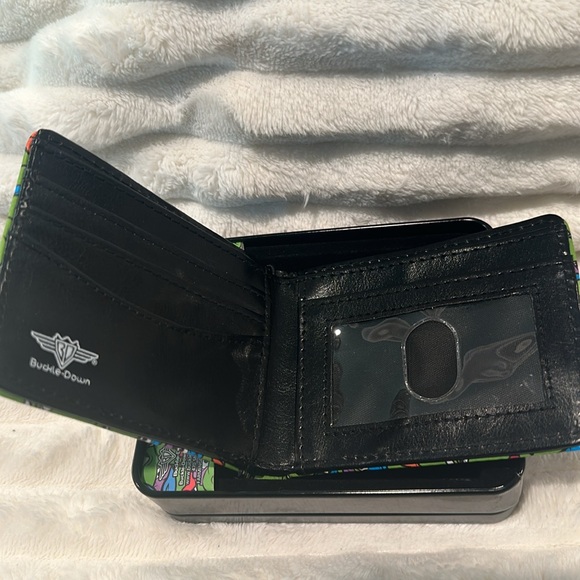 NWT Buckle Down Bi-Fold Wallet with Credit Cards, ID and Bill Slots. - Picture 3 of 7